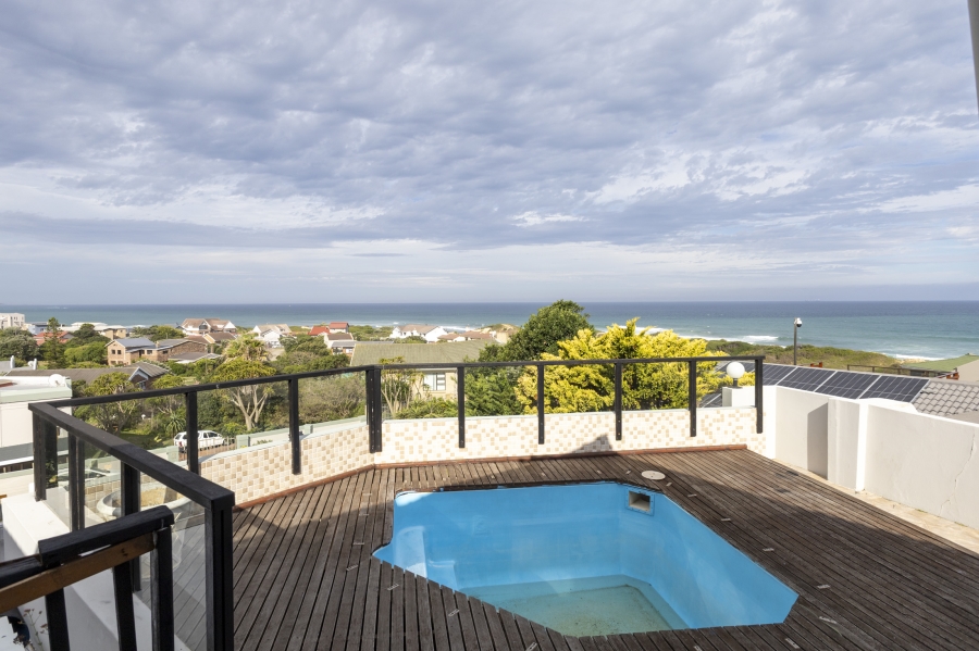 8 Bedroom Property for Sale in West Beach Eastern Cape